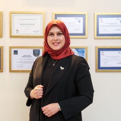 Dr. Nurhan Börekçi Alet: “Önce iyileştiriyoruz, sonra güzelleştiriyoruz”